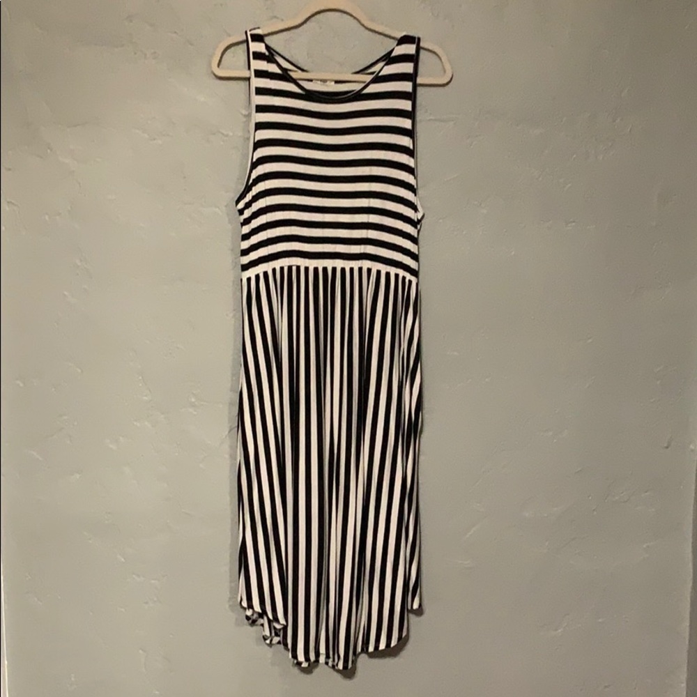 Striped tank dress b&w with pockets. Xl